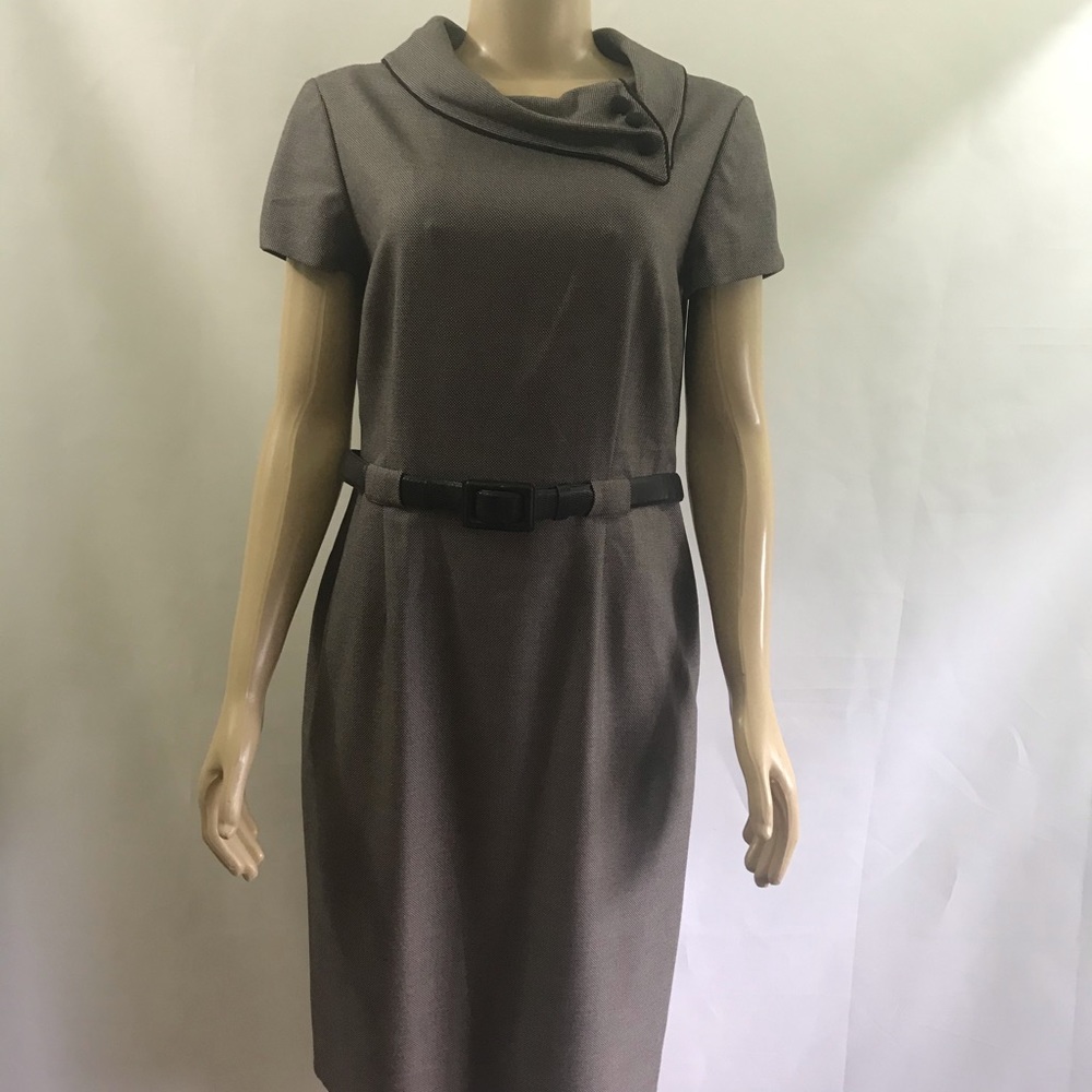 TAHARI 💋💋Classic sheath dress fold over neckline